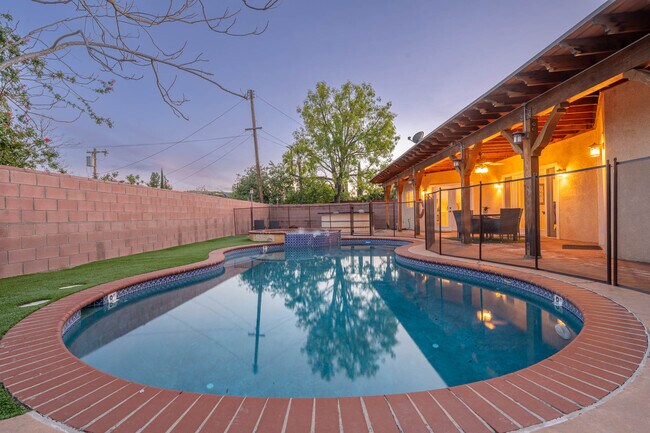Building Photo - 5114 Etiwanda Ave