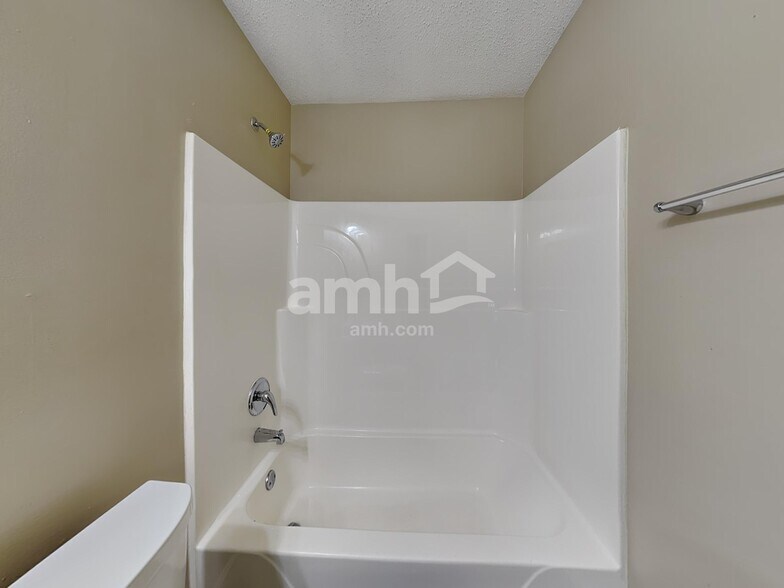 Building Photo - 4909 Lilly Stem Dr
