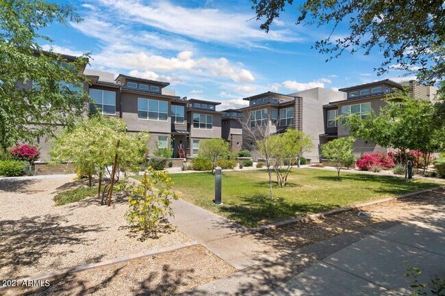 Building Photo - 1214 W 5th St