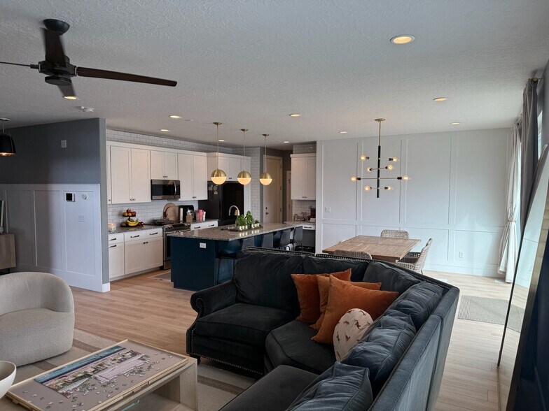 Building Photo - 1023 Salute Ln