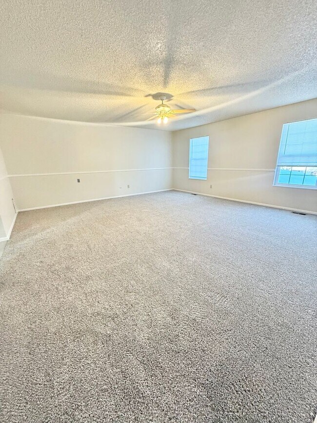 Building Photo - Beautiful Home on Picket for Rent!