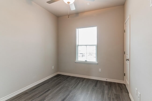 Building Photo - 106 Peruna Dr