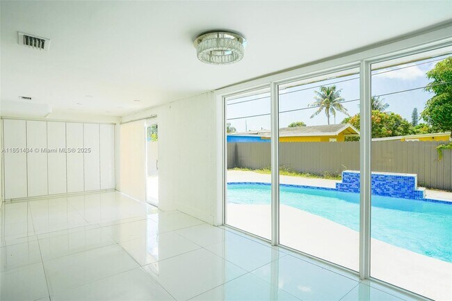 Building Photo - 840 NW 170th Terrace