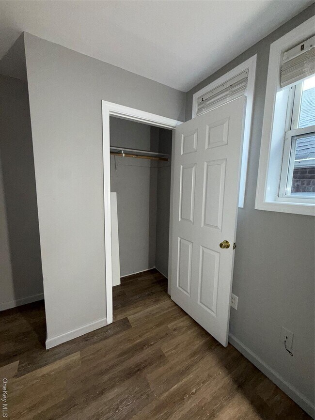 Building Photo - 54 Gifford Ave