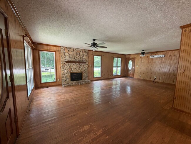 Building Photo - Exclusively Offered By Muse Realty Rentals, LLC