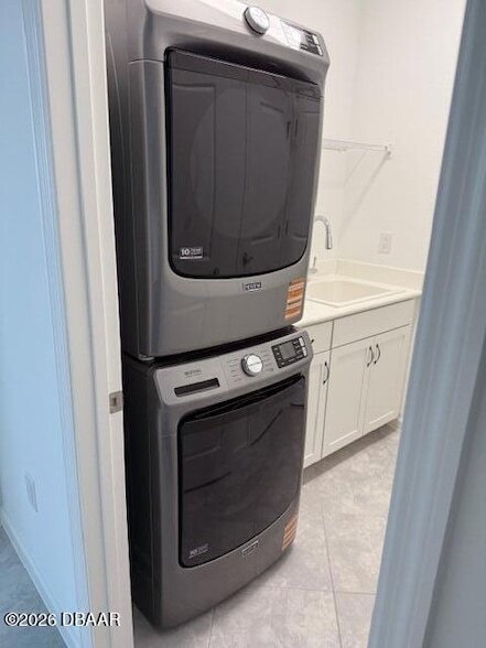 Building Photo - 215 Summertime Pl