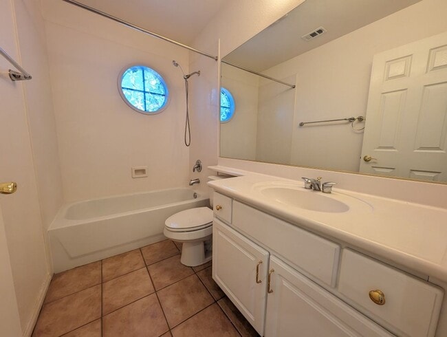 Building Photo - 10900 Royal Highlands St