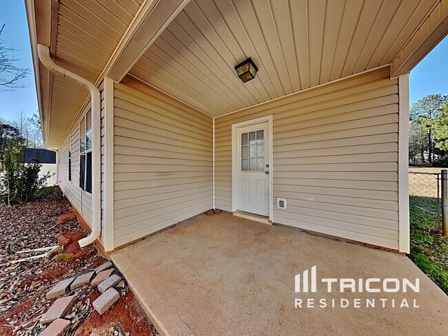 Building Photo - 1221 Browns Country Lane Locust Grove GA