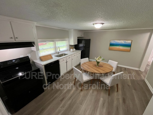 Building Photo - 65 Barber St NW