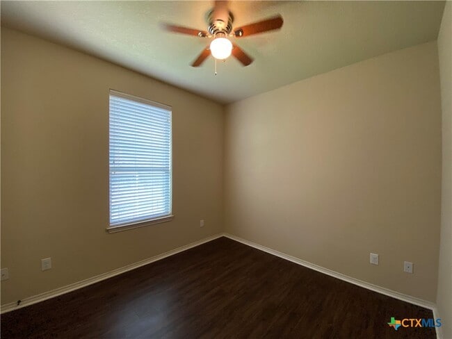 Building Photo - 506 Creekside Cir