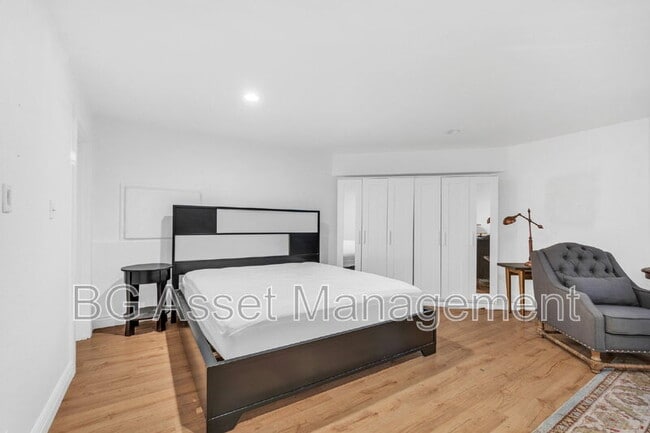 Building Photo - 981 Castle Rock Rd