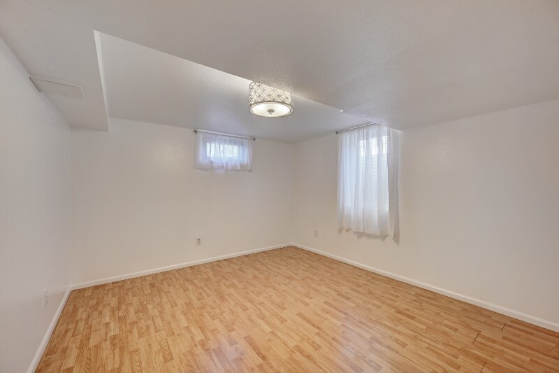 Building Photo - 471 S Marshall St