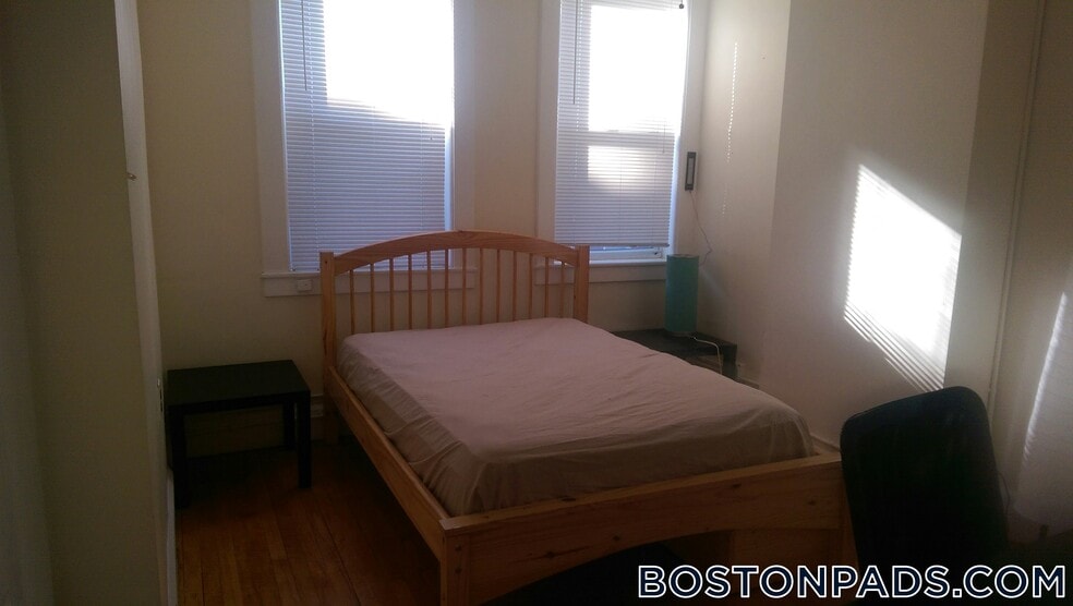 Building Photo - 161 Endicott St