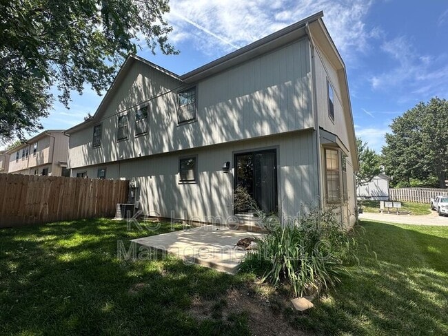 Building Photo - 10037 W 86th Terrace