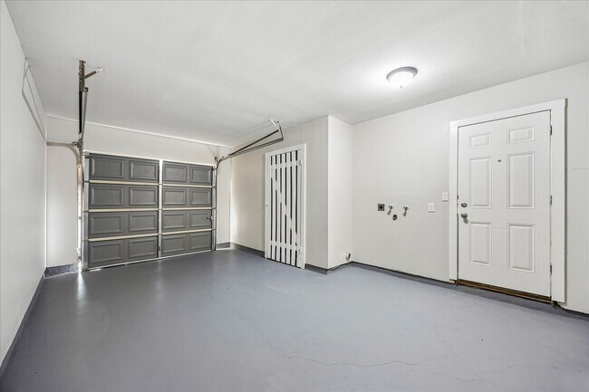 Building Photo - 10214 Torrington Ln