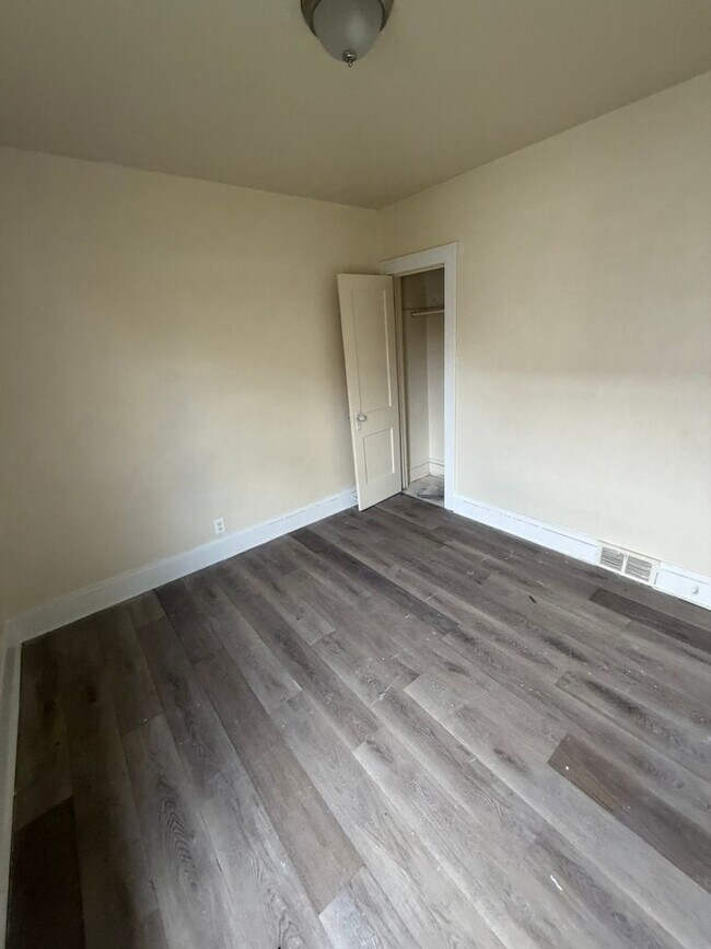 Building Photo - 12706 Parkhill Ave