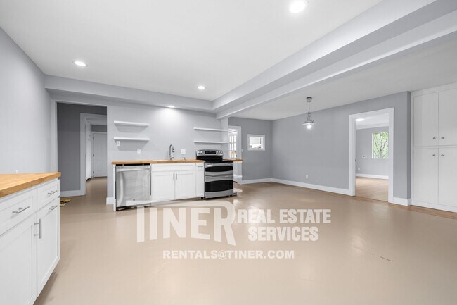 Building Photo - Carmichael Gem - Walking Distance to Ancil...