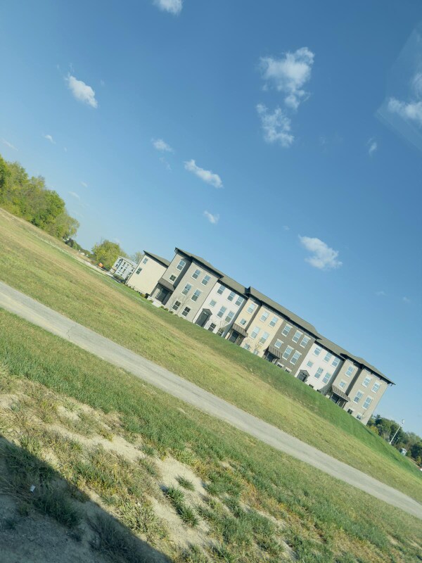 Building Photo - 4883 Gilbert Dr