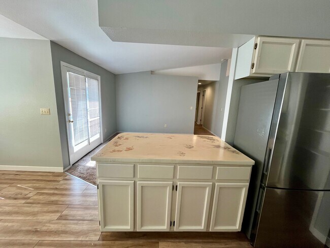 Building Photo - 10627 W Richey Dr