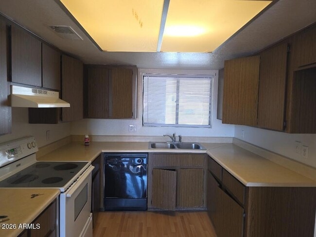 Building Photo - 11666 N 28th Dr