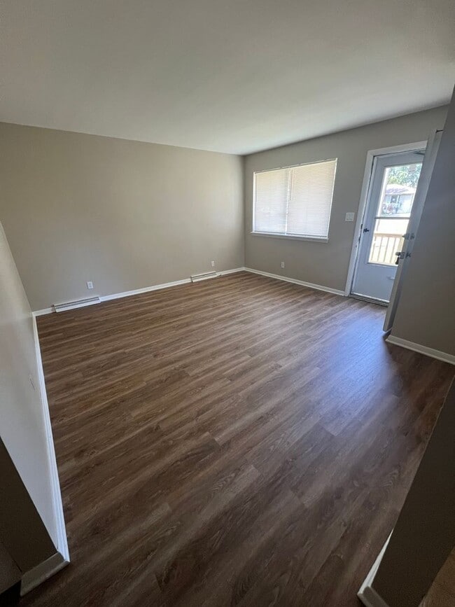 Building Photo - Updated, 2 Bedroom Ranch with Full Basement