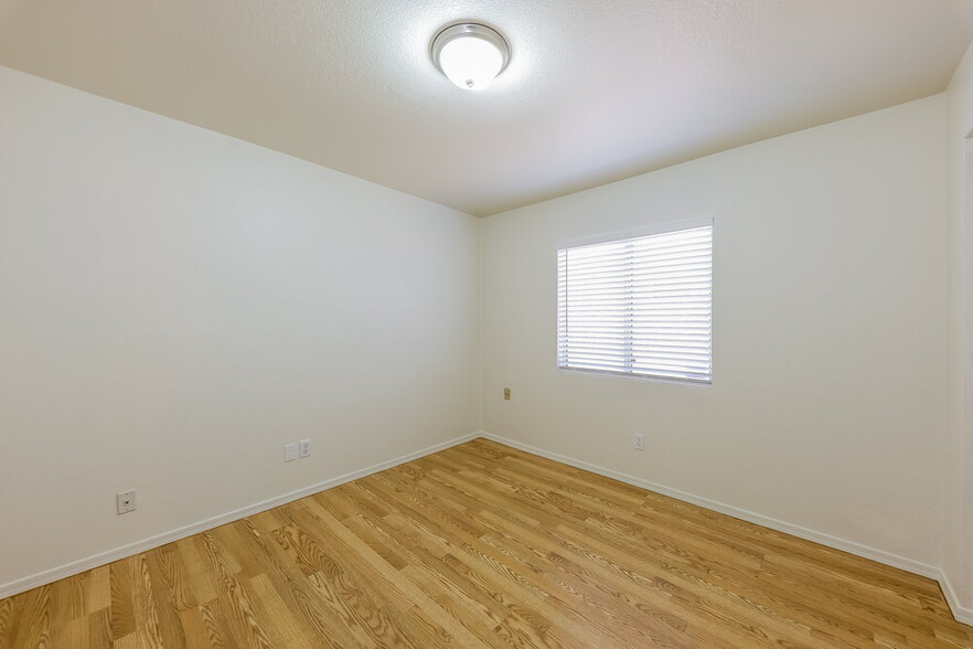 Building Photo - 2217 E Kelton Ln