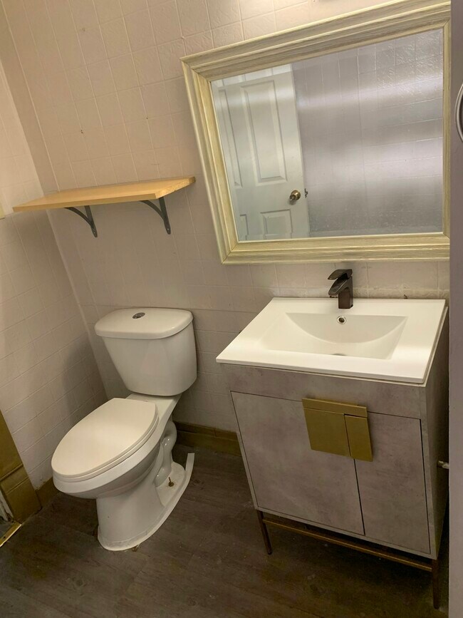 Building Photo - 461 Rich St