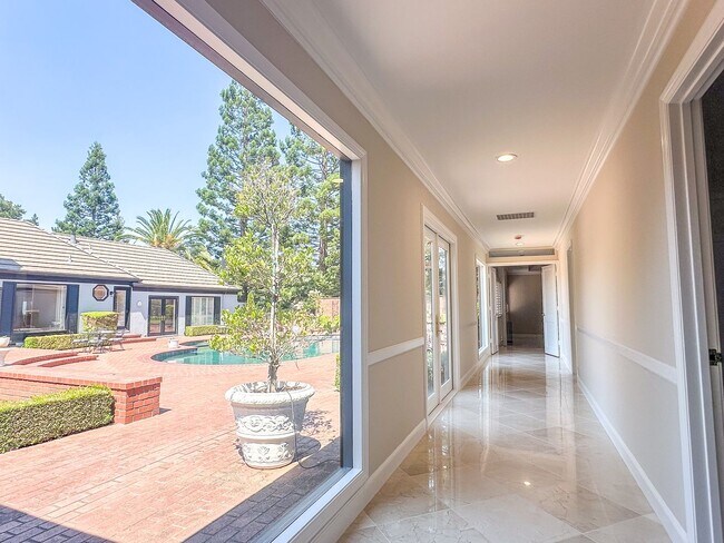 Building Photo - Exceptional Executive Estate With Pool and Tennis Court