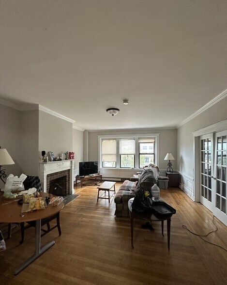 Primary Photo - 1653 Commonwealth Ave