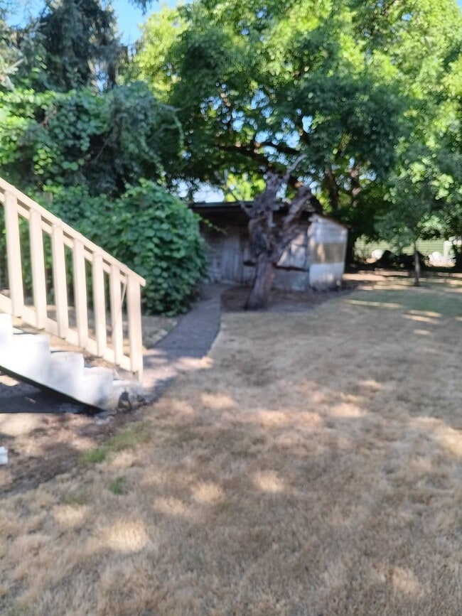 Building Photo - Duplex 4 Blocks From WOU Available