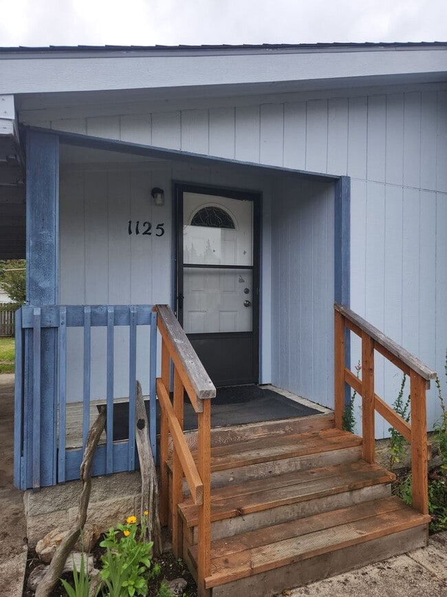 Building Photo - 2-bedroom 1 bath House