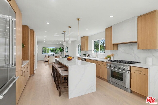 Building Photo - 2831 Overland Ave