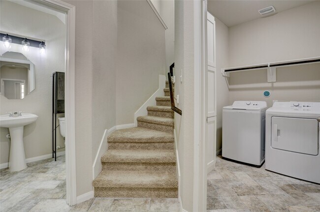 Building Photo - 24722 Allori Ct