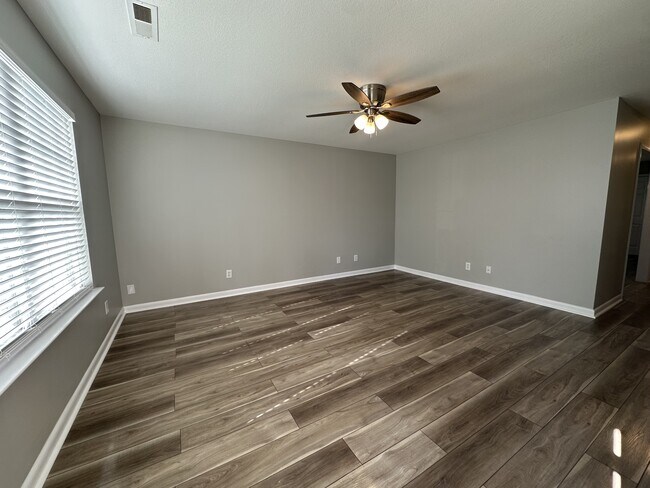 Building Photo - 1505 E 50th St