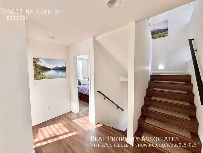 Building Photo - 1017 NE 55th St