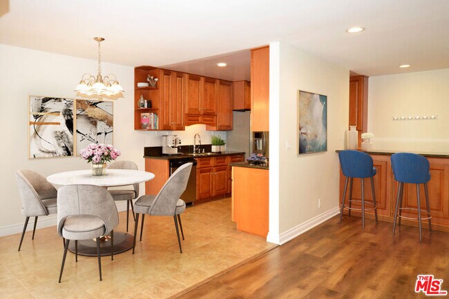 Building Photo - 5950 Canterbury Dr