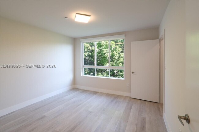 Building Photo - 2555 NE 193rd St