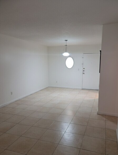 Building Photo - 13455 NE 10th Ave