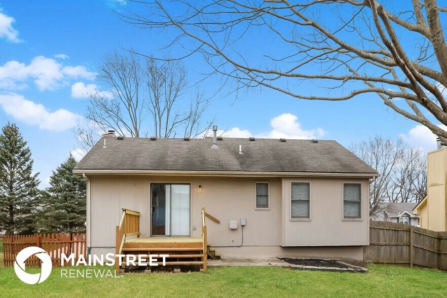 Building Photo - 1224 NE Hendrix Dr