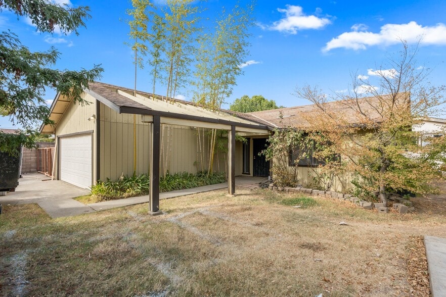 Building Photo - 8917 Fredric Ave