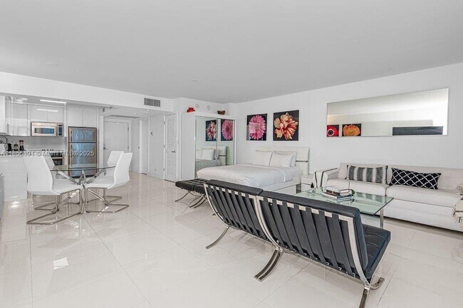 Building Photo - 2301 Collins Ave