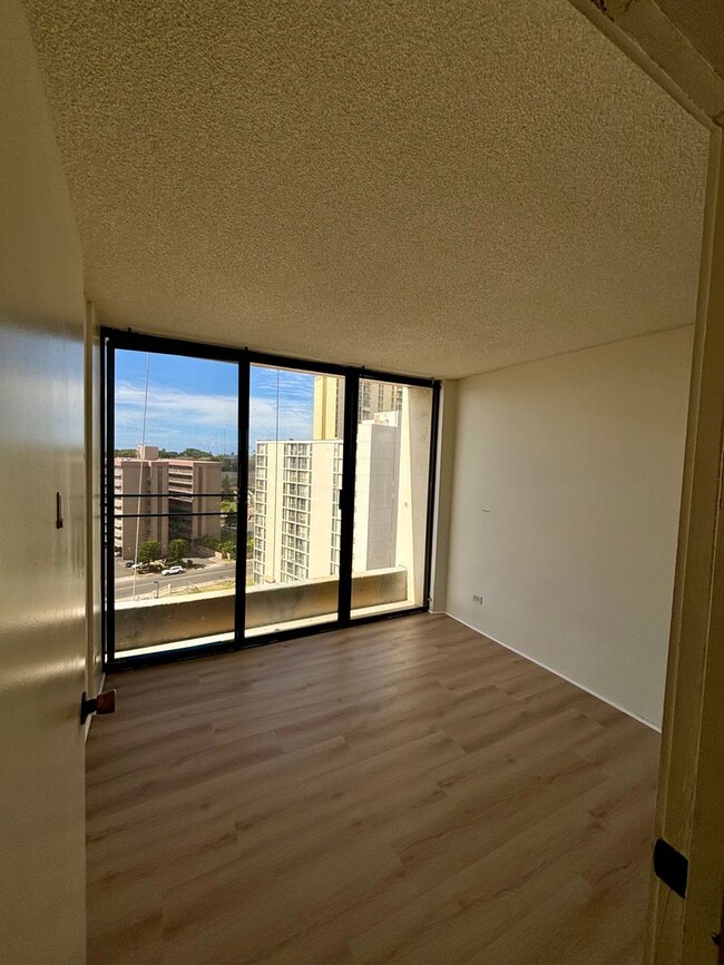 Building Photo - AVAILABLE May 15, 2025 | 2 Bedroom, 2 Bath...