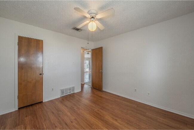 Building Photo - 6753 Spoonwood Ln