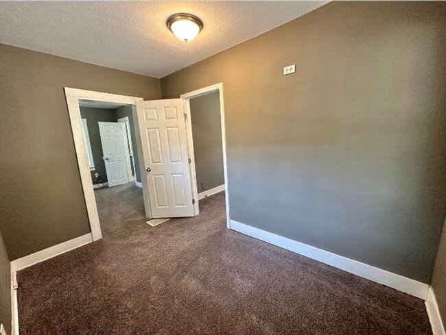 Building Photo - AVAILABLE NOW! HALF OFF 2ND MOTH RENT! 2 B...