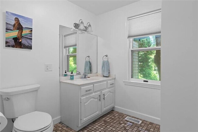 Building Photo - 30 Battery Ln