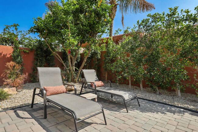 Building Photo - 50070 Vía De Moda