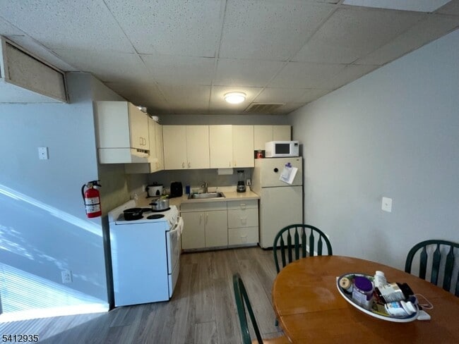 Building Photo - 44 N Sussex St