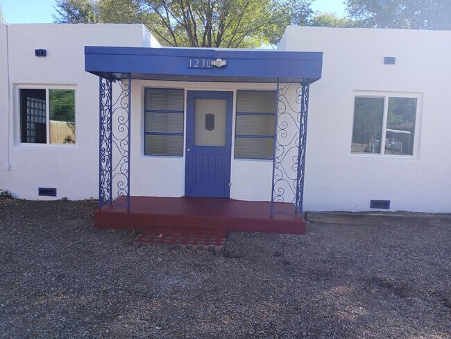 Primary Photo - 1230 Montrose Pl SW
