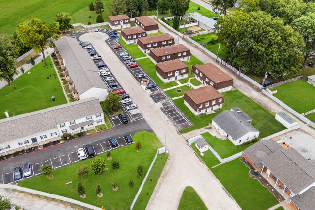 Building Photo - 2714 Center St