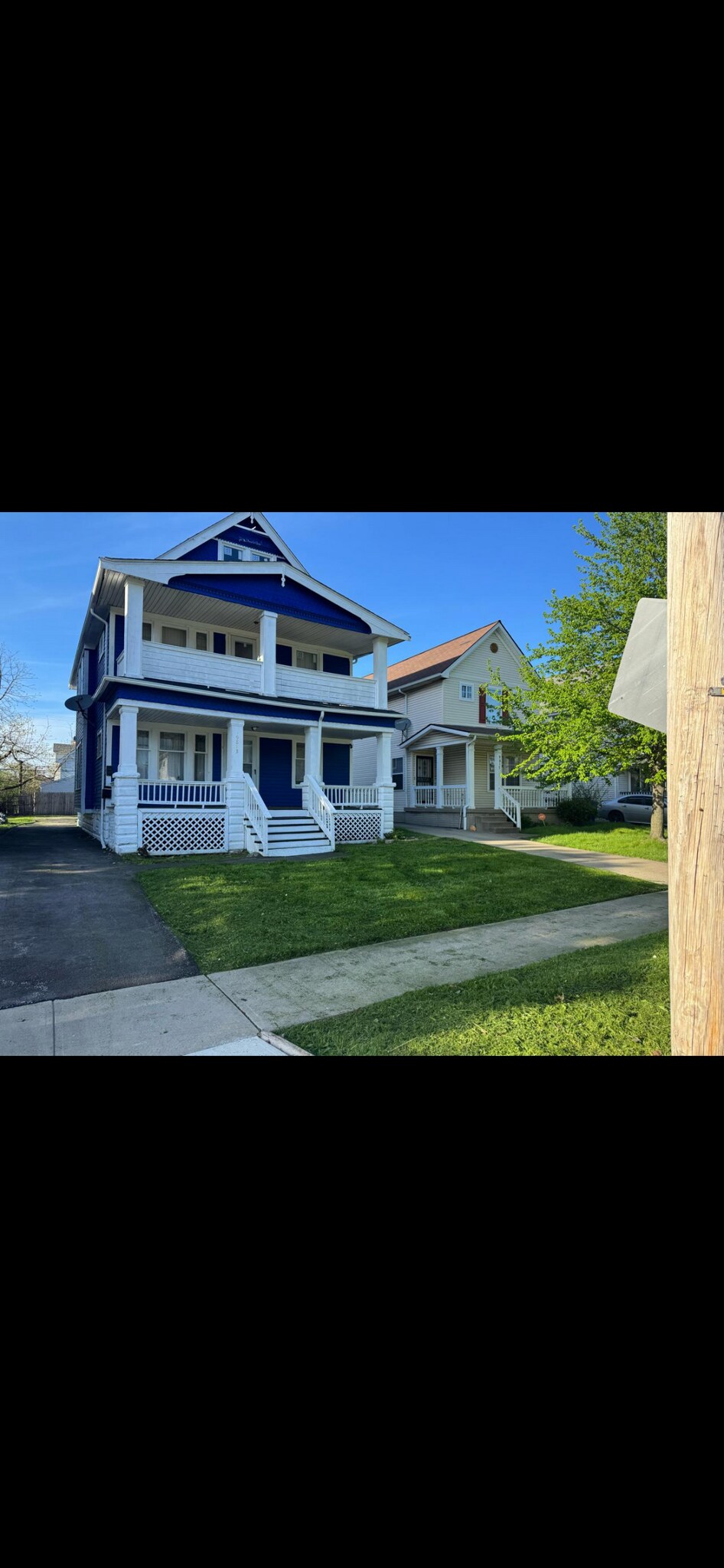 Building Photo - 9813 Manor Ave